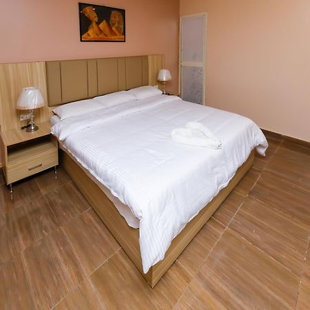 Pyramids Express View Hotel Kafret el-Gabal Esterno foto