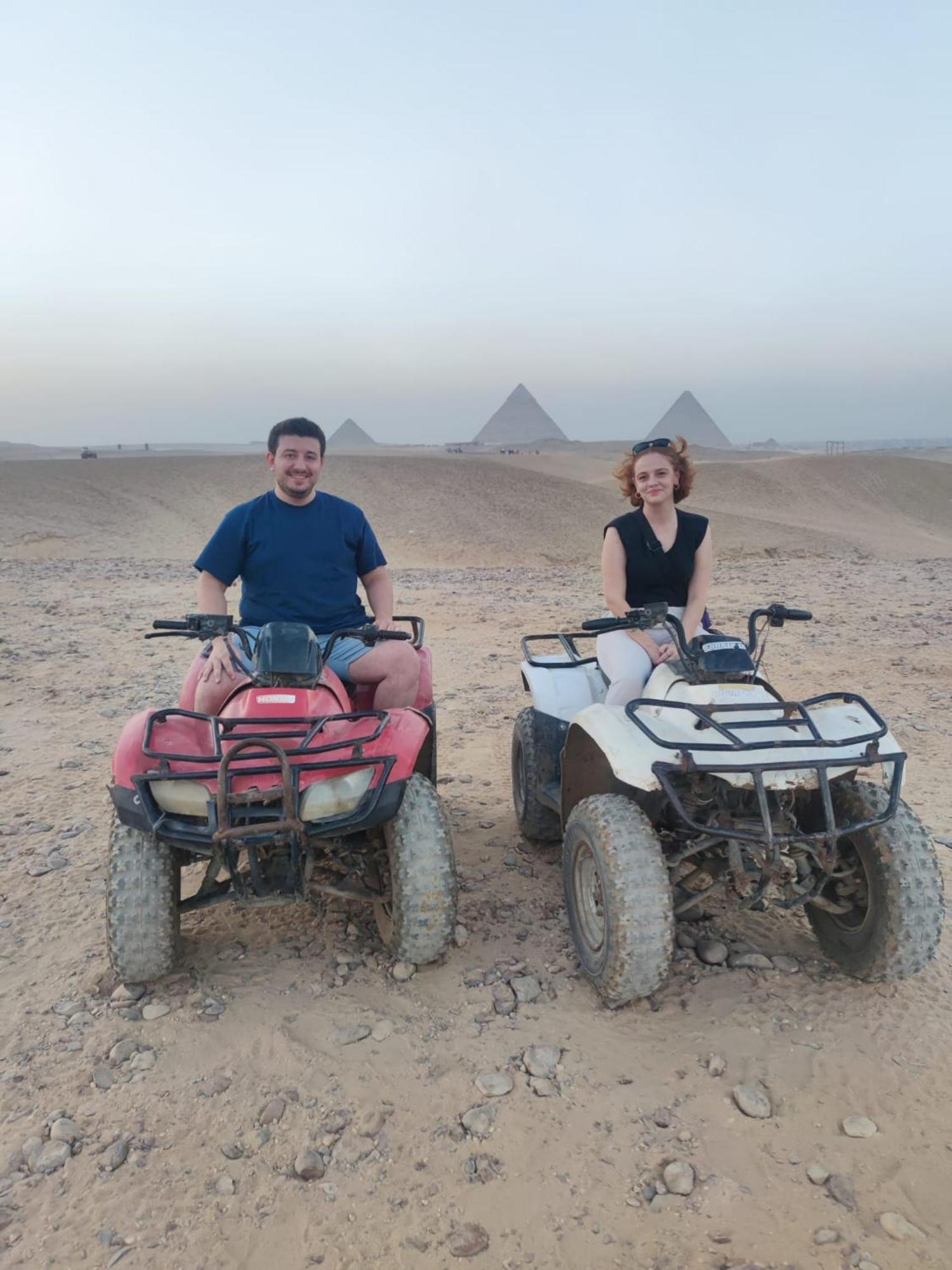 Pyramids Express View Hotel Kafret el-Gabal Esterno foto