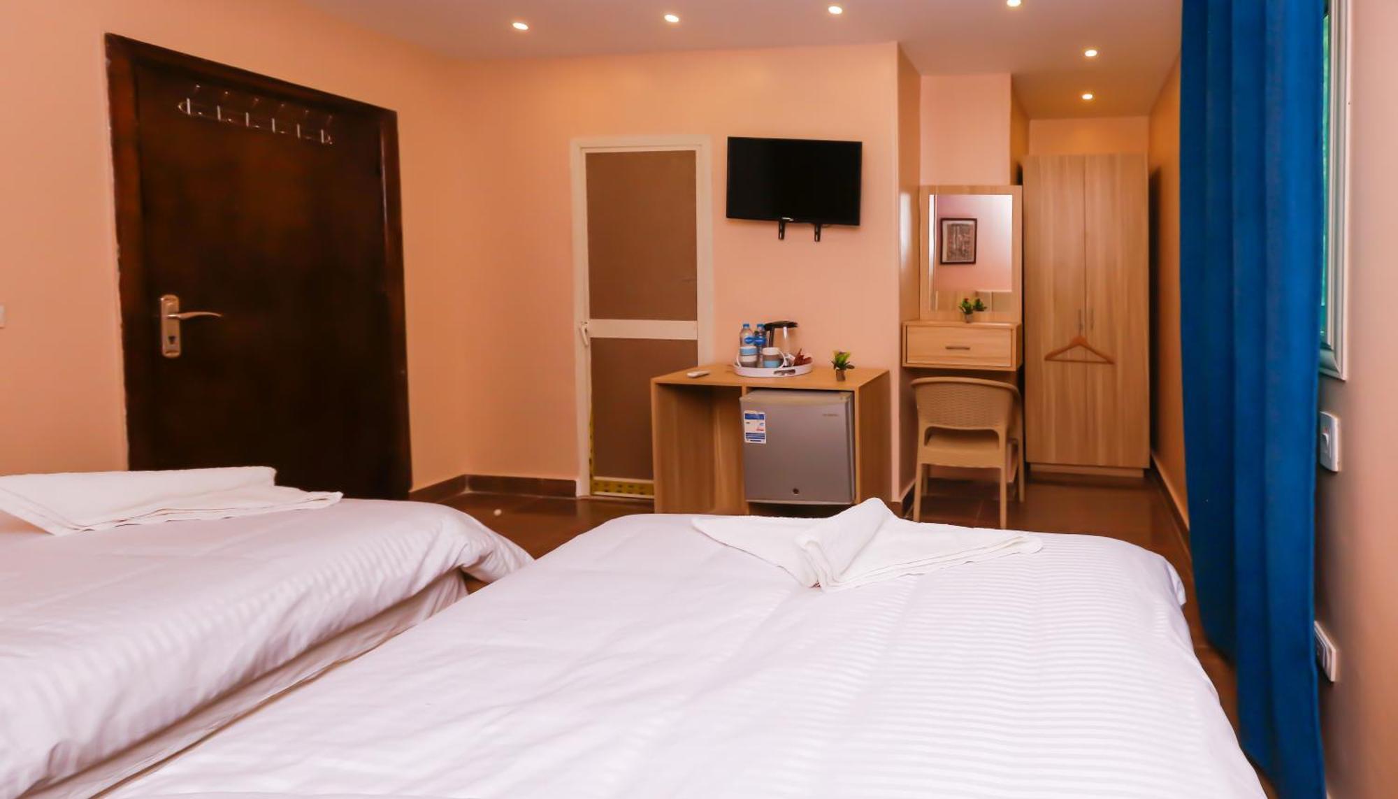 Pyramids Express View Hotel Kafret el-Gabal Esterno foto