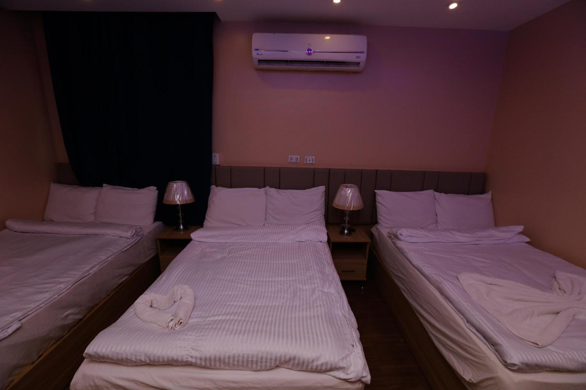 Pyramids Express View Hotel Kafret el-Gabal Esterno foto