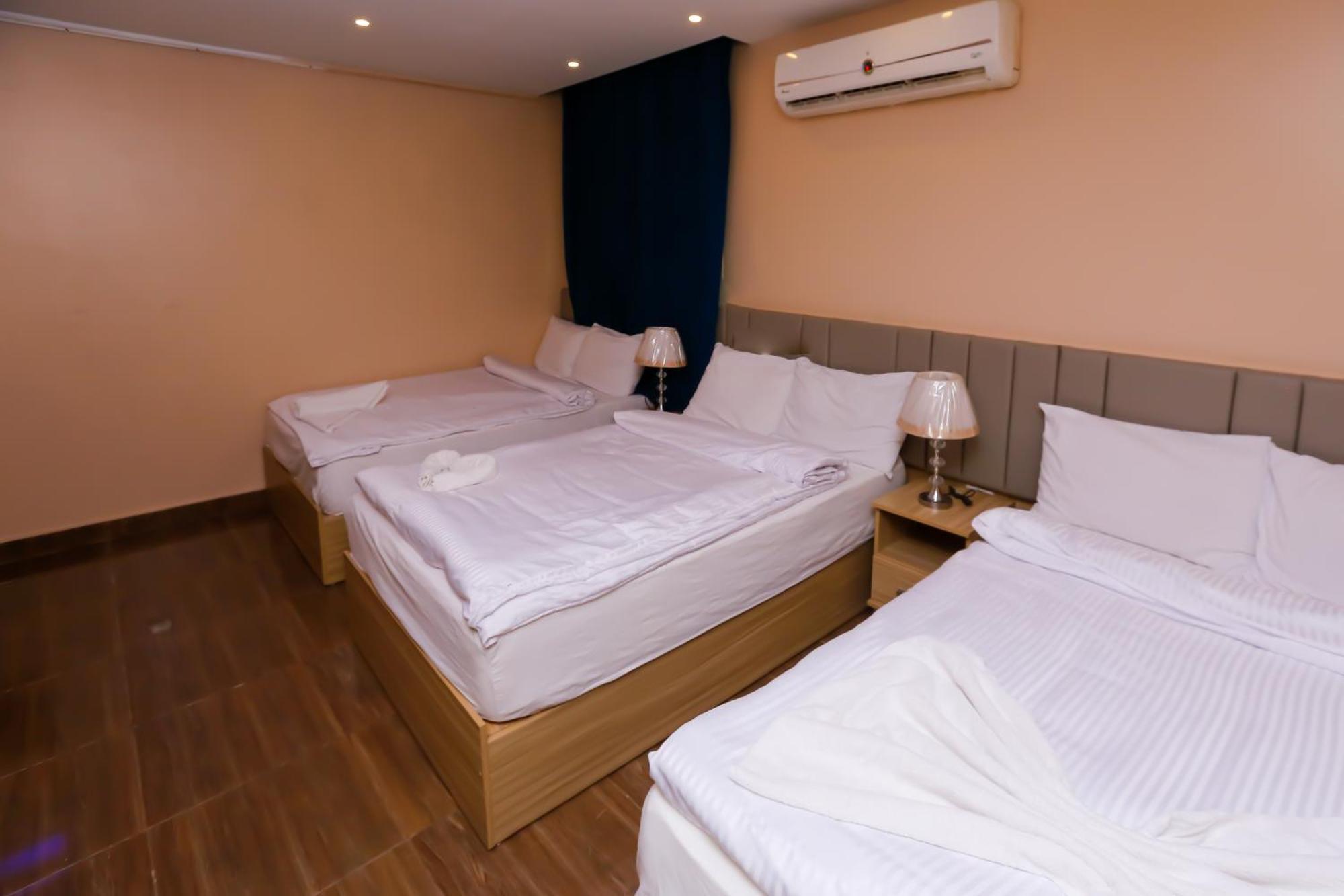 Pyramids Express View Hotel Kafret el-Gabal Esterno foto