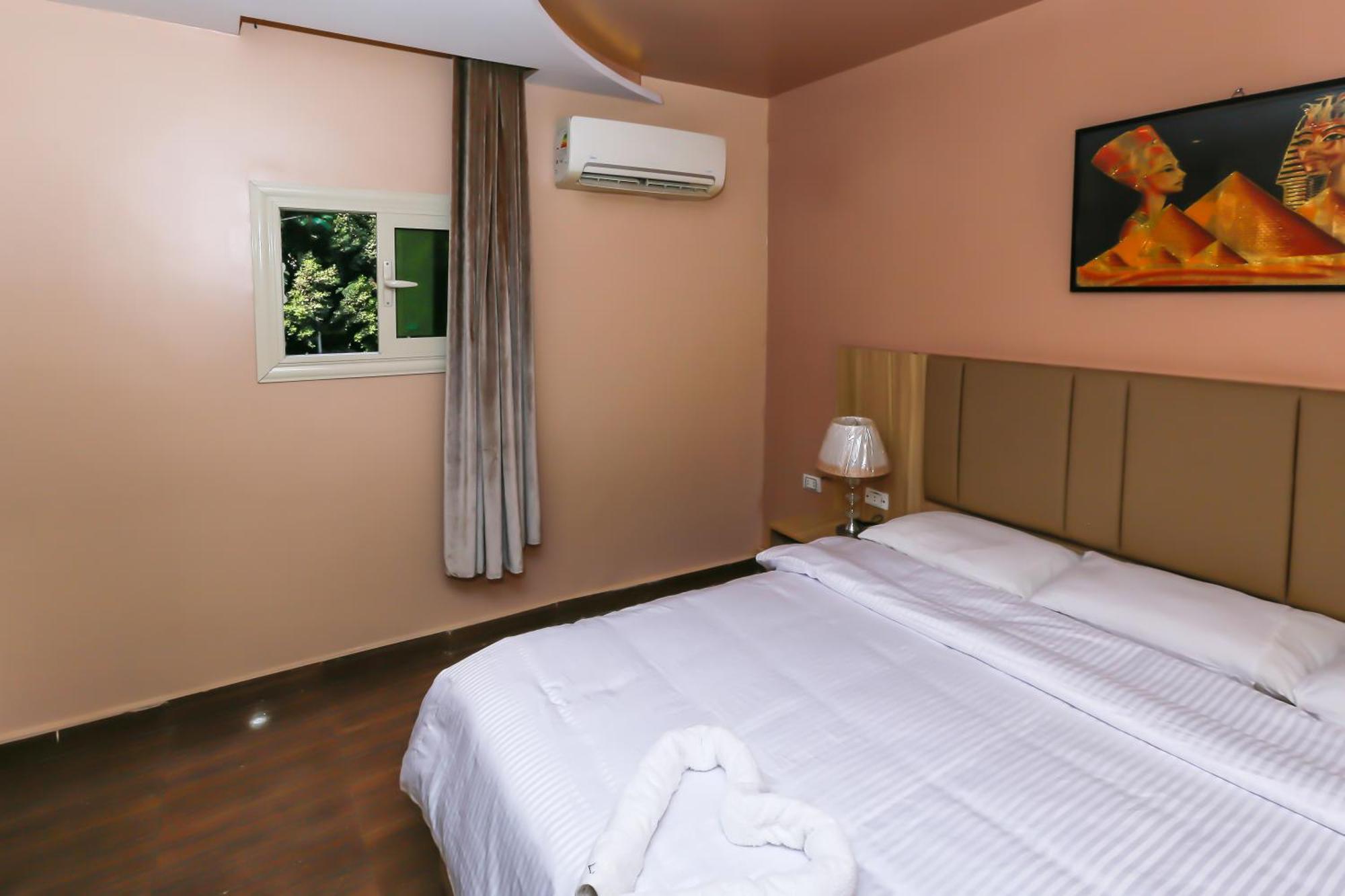 Pyramids Express View Hotel Kafret el-Gabal Esterno foto