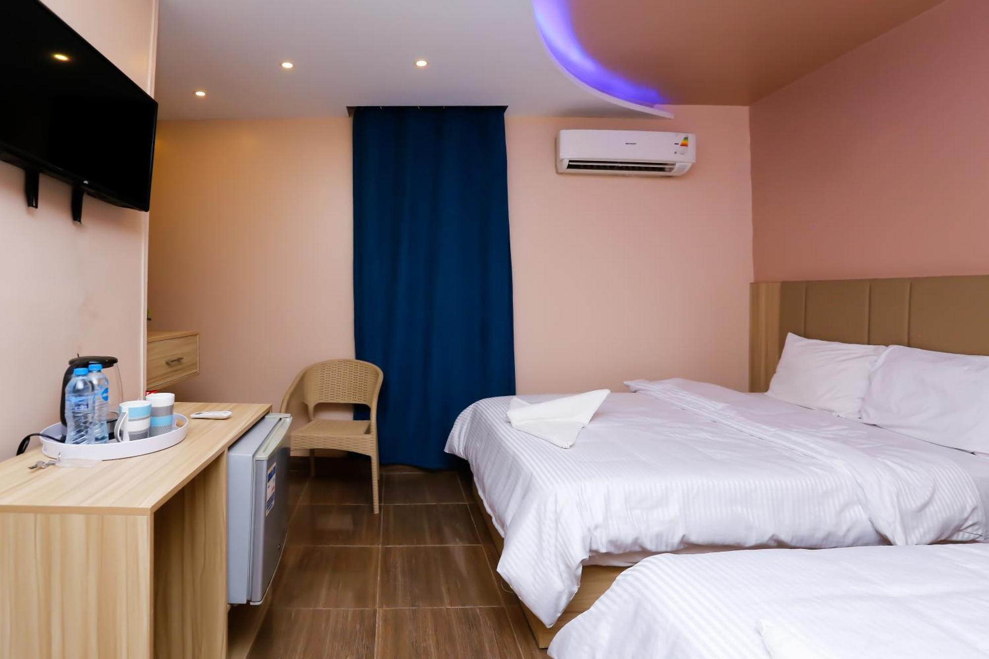 Pyramids Express View Hotel Kafret el-Gabal Esterno foto