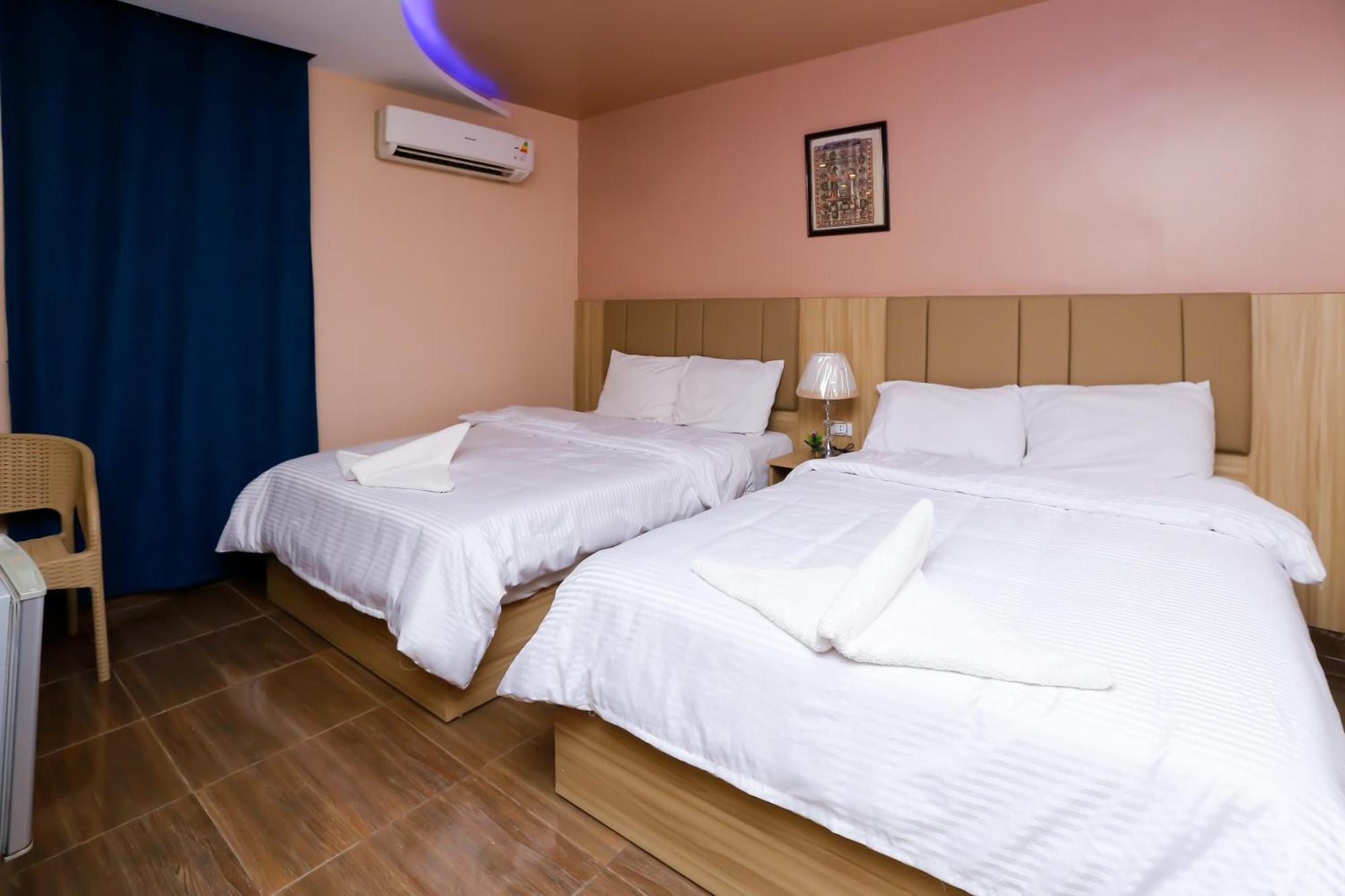 Pyramids Express View Hotel Kafret el-Gabal Esterno foto