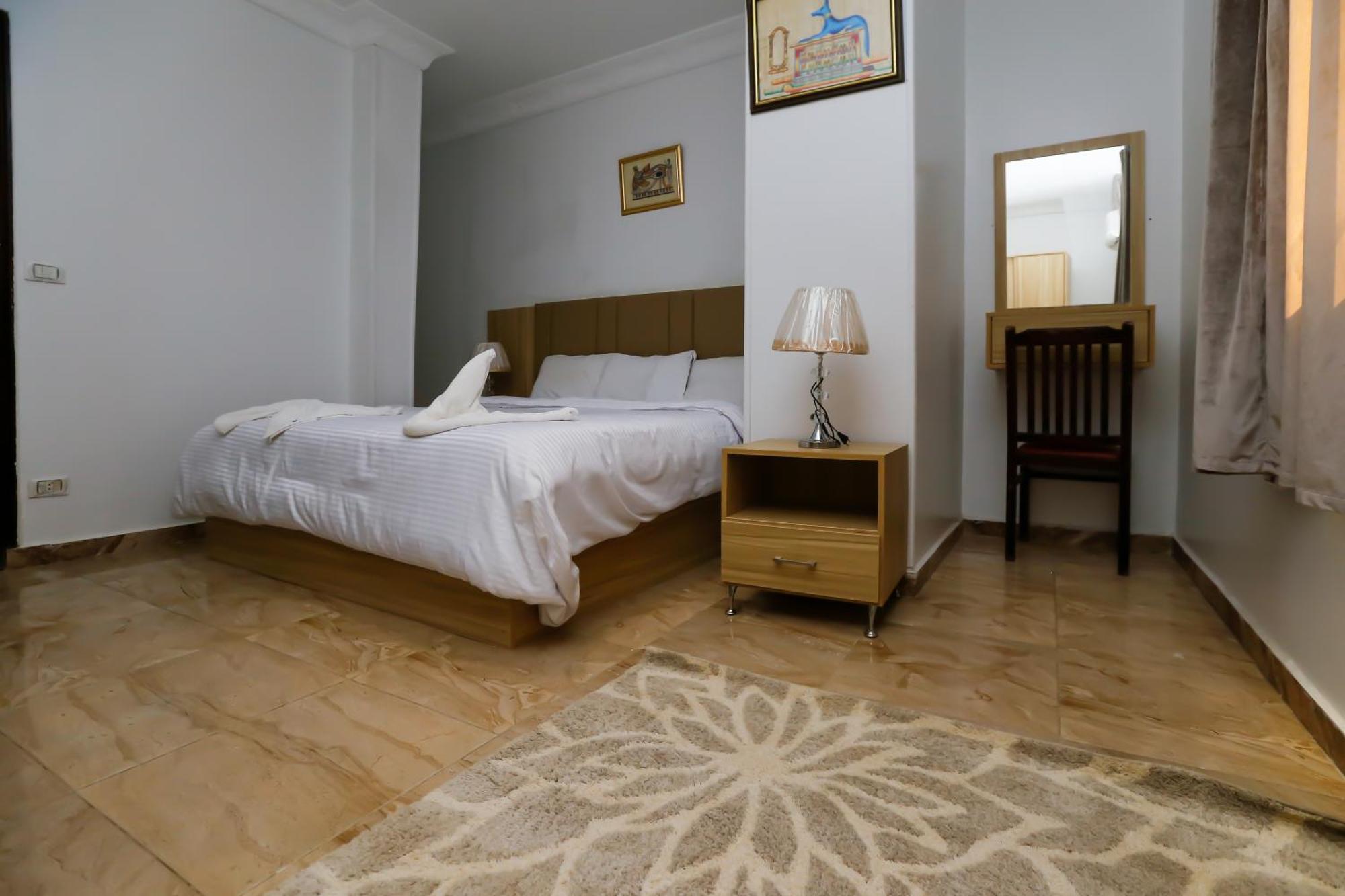 Pyramids Express View Hotel Kafret el-Gabal Esterno foto