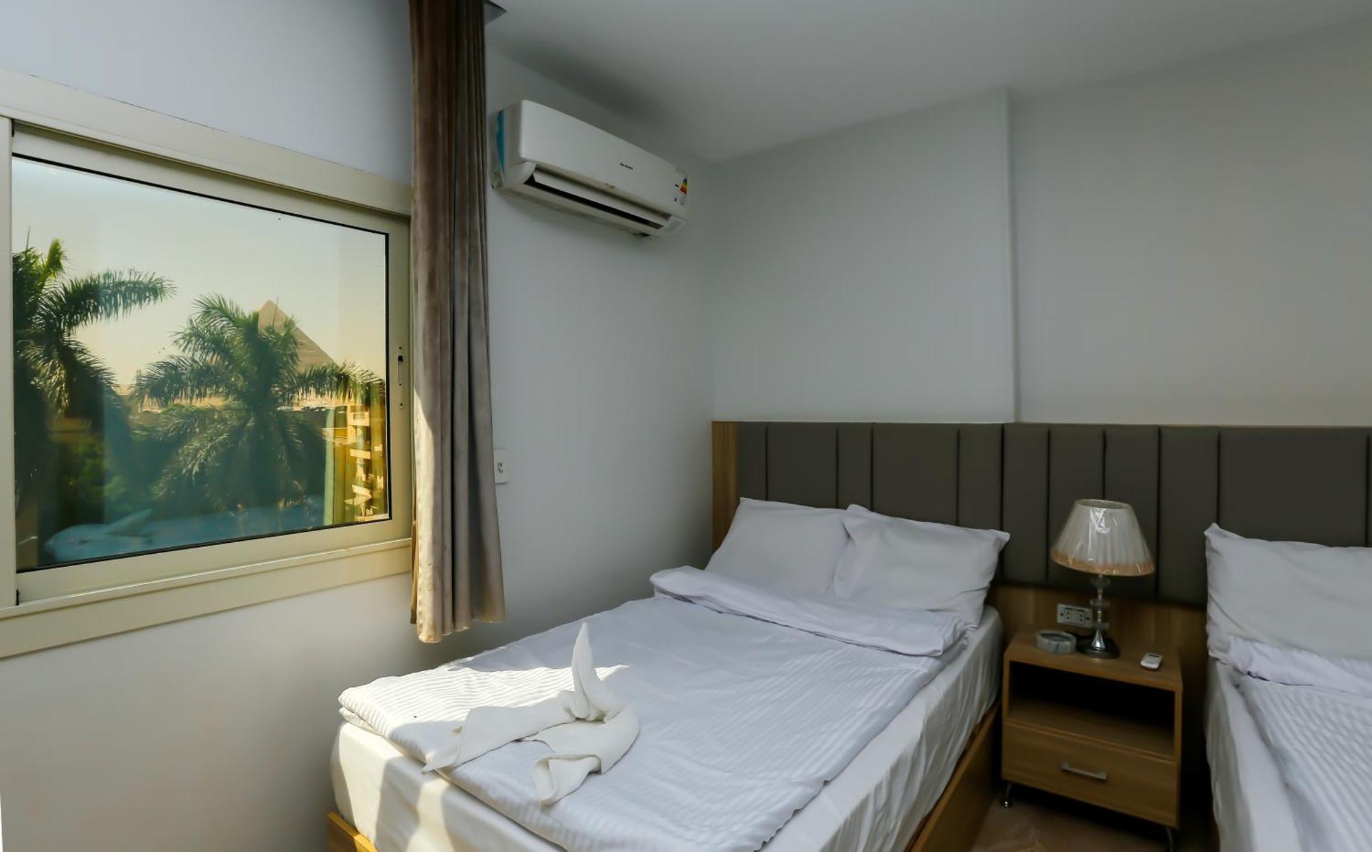 Pyramids Express View Hotel Kafret el-Gabal Esterno foto