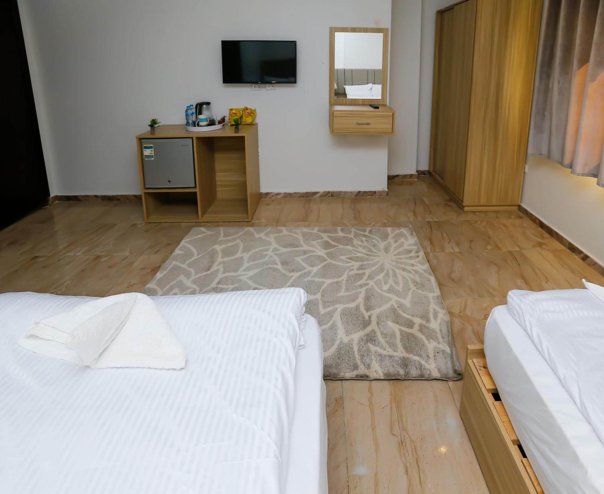 Pyramids Express View Hotel Kafret el-Gabal Esterno foto