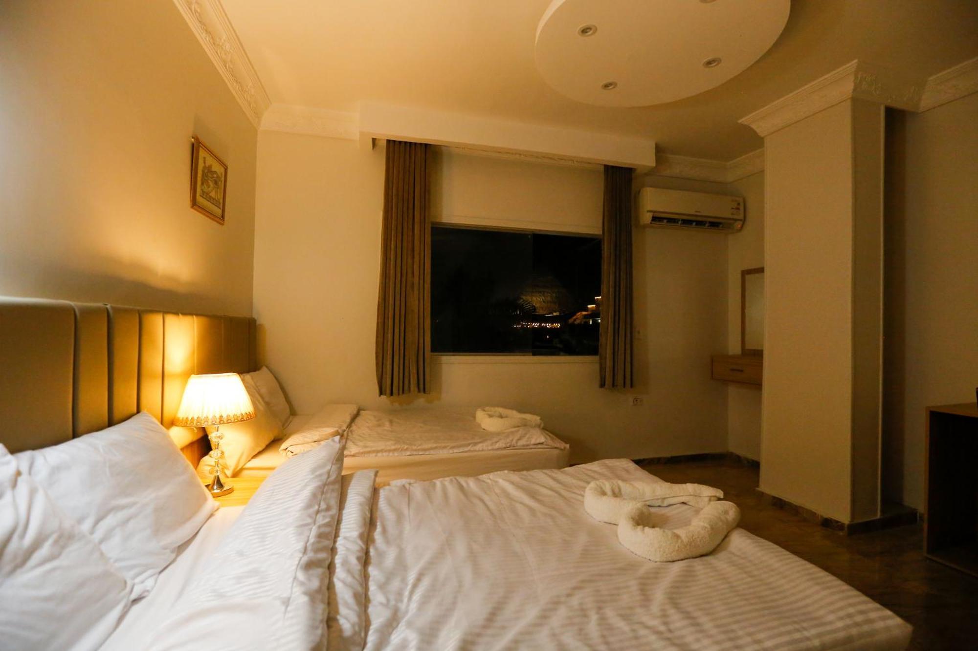 Pyramids Express View Hotel Kafret el-Gabal Esterno foto