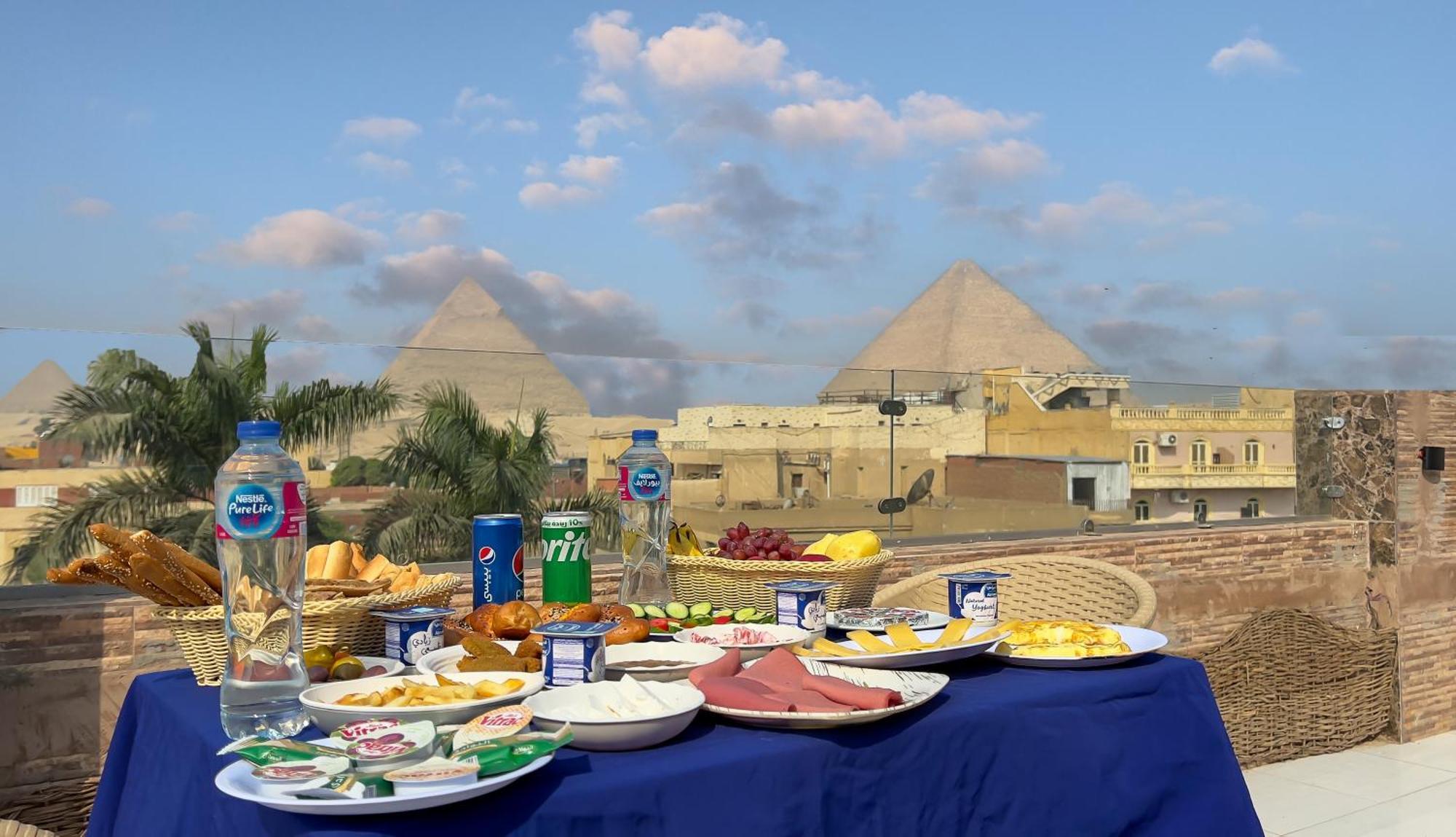 Pyramids Express View Hotel Kafret el-Gabal Esterno foto