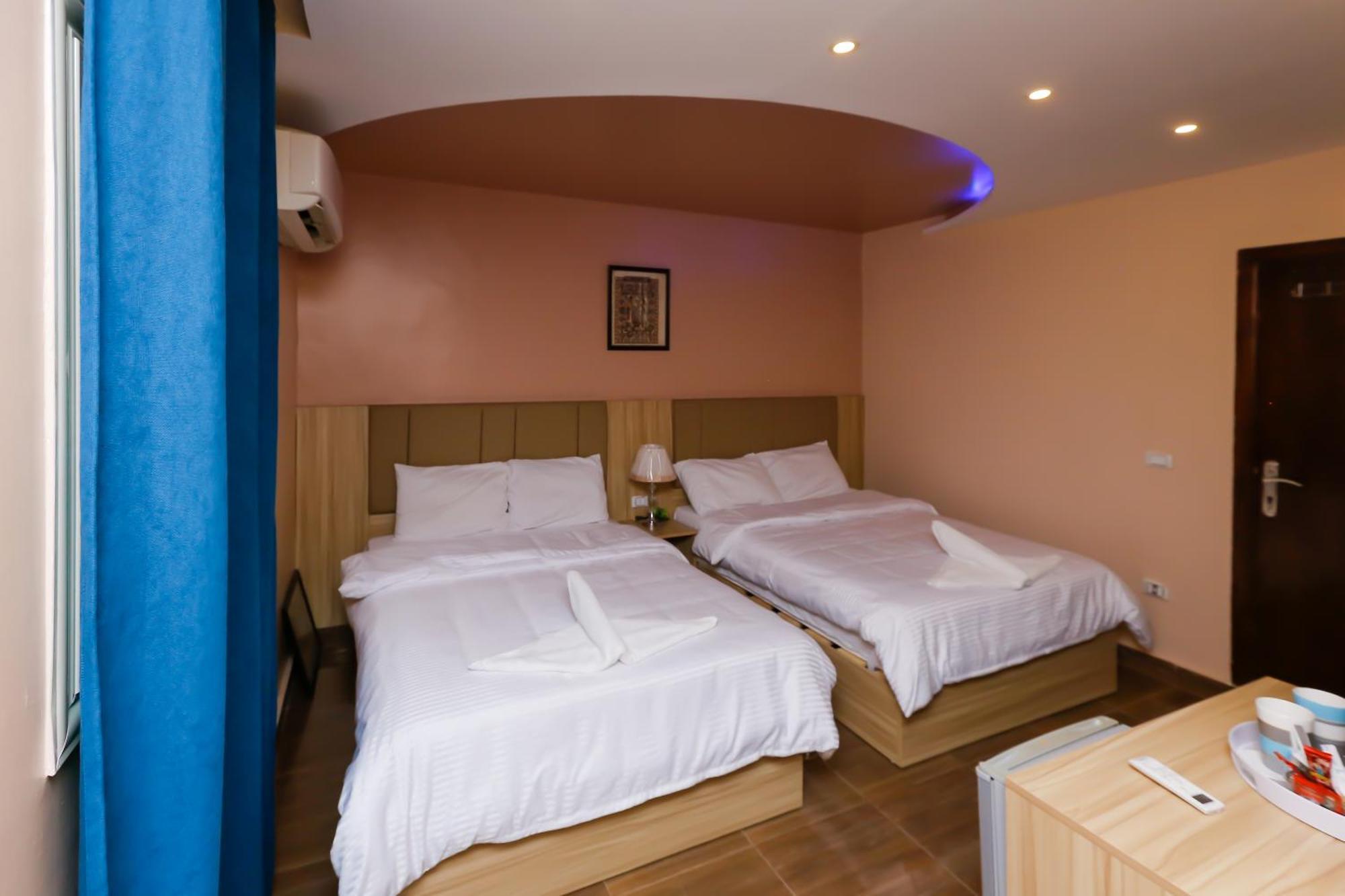 Pyramids Express View Hotel Kafret el-Gabal Esterno foto