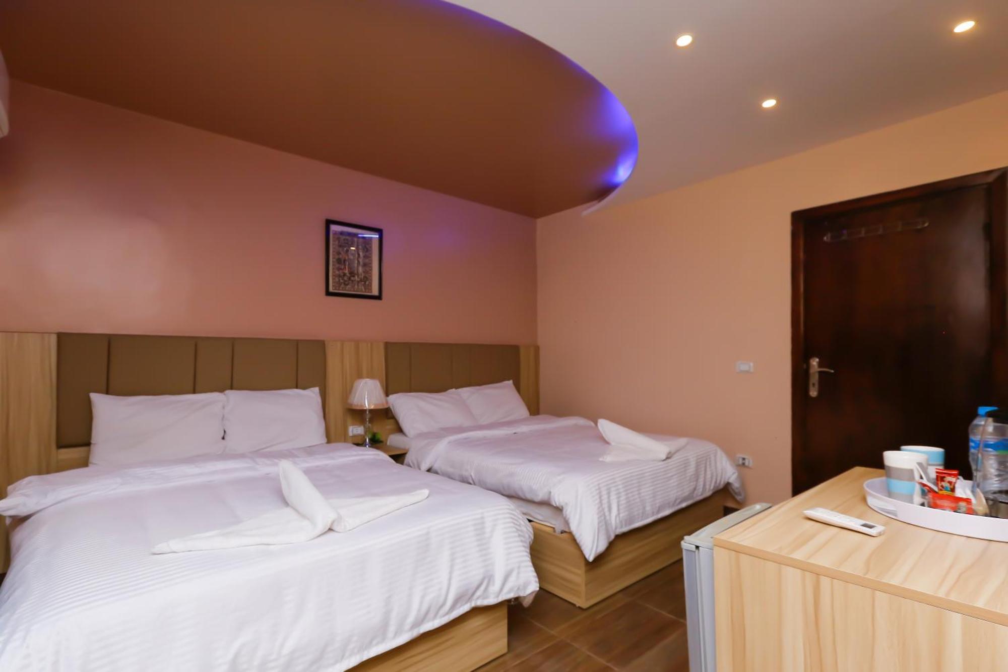 Pyramids Express View Hotel Kafret el-Gabal Esterno foto