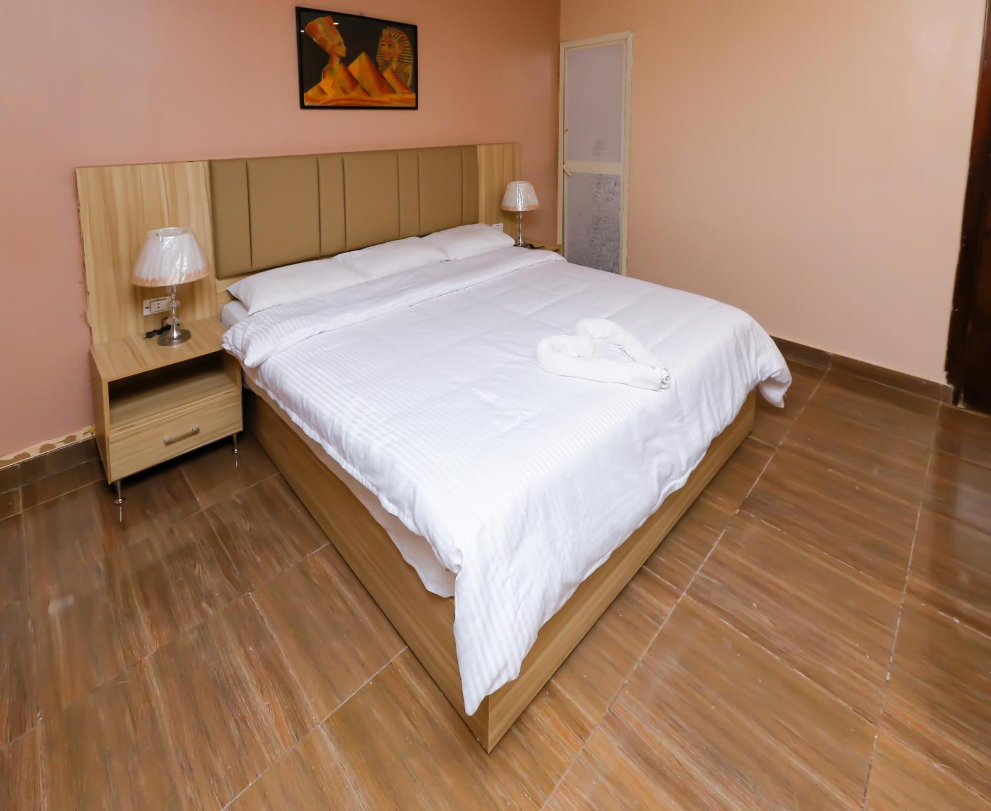 Pyramids Express View Hotel Kafret el-Gabal Esterno foto