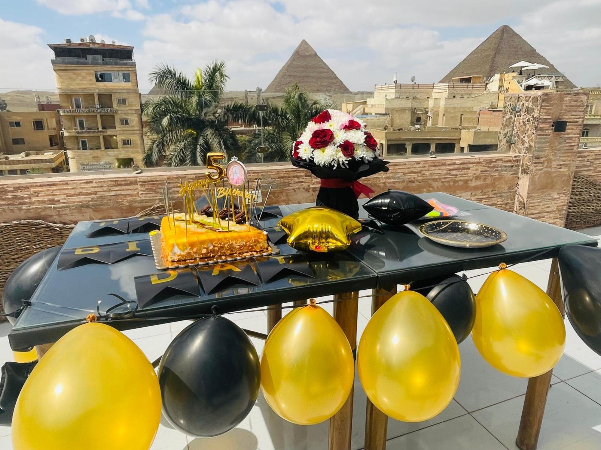 Pyramids Express View Hotel Kafret el-Gabal Esterno foto